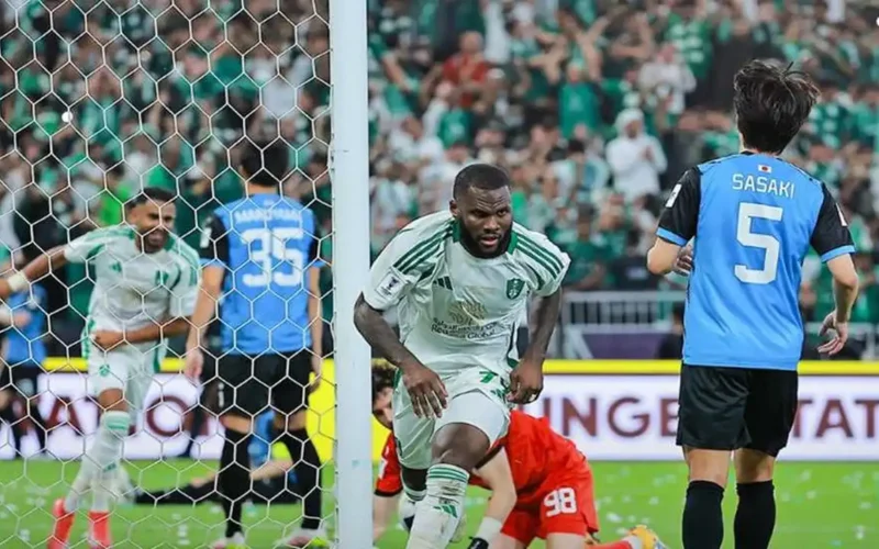 عودة ثنائي الوسط.. تشكيل أهلي جدة يكتمل قبل مواجهة النجمة في الدوري السعودي